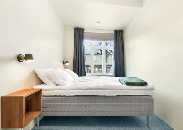 Central Guest House - Bedroom With Private Bathroom