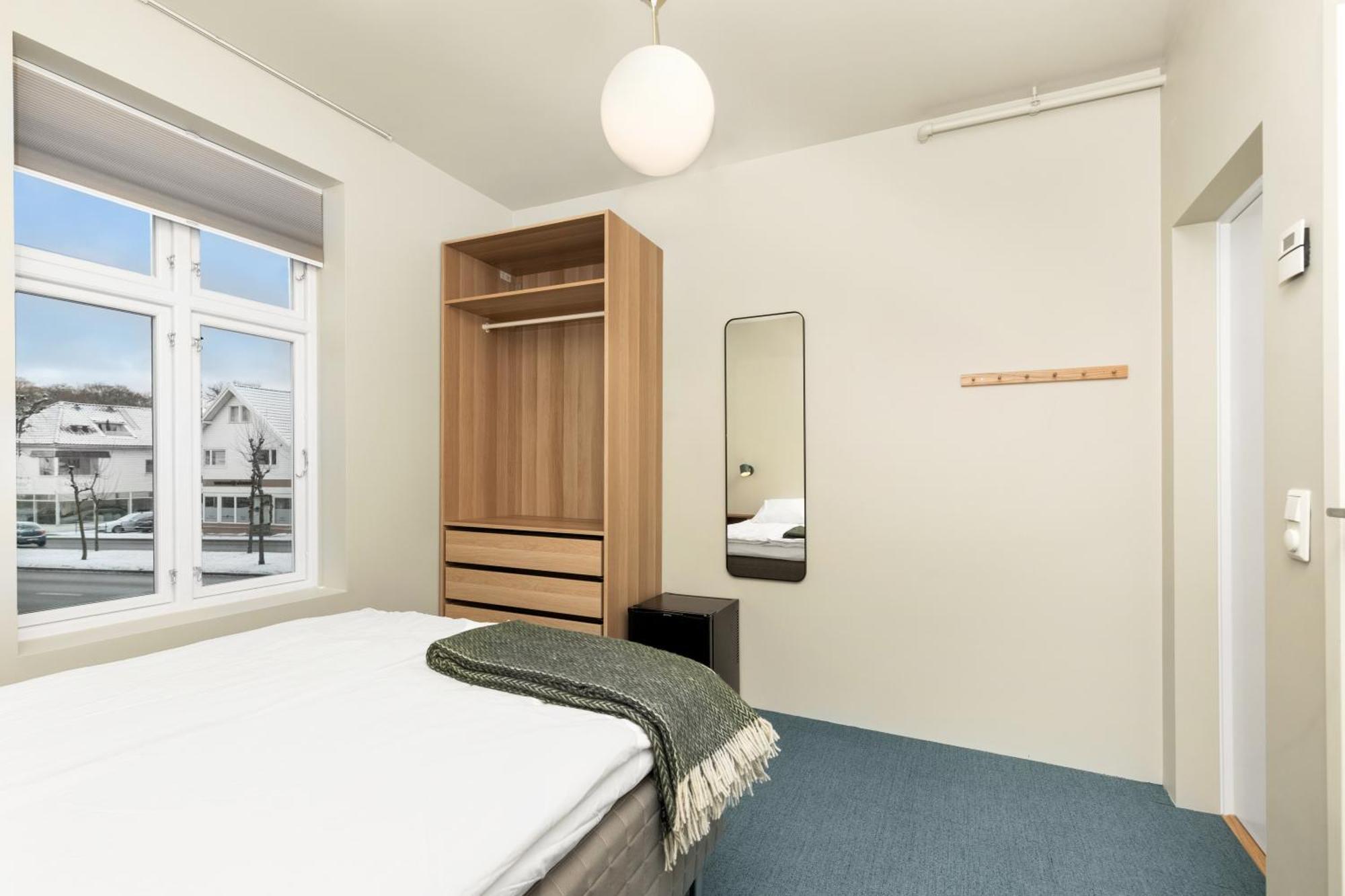 Gæstehus - Bedroom With Private Bathroom Stavanger