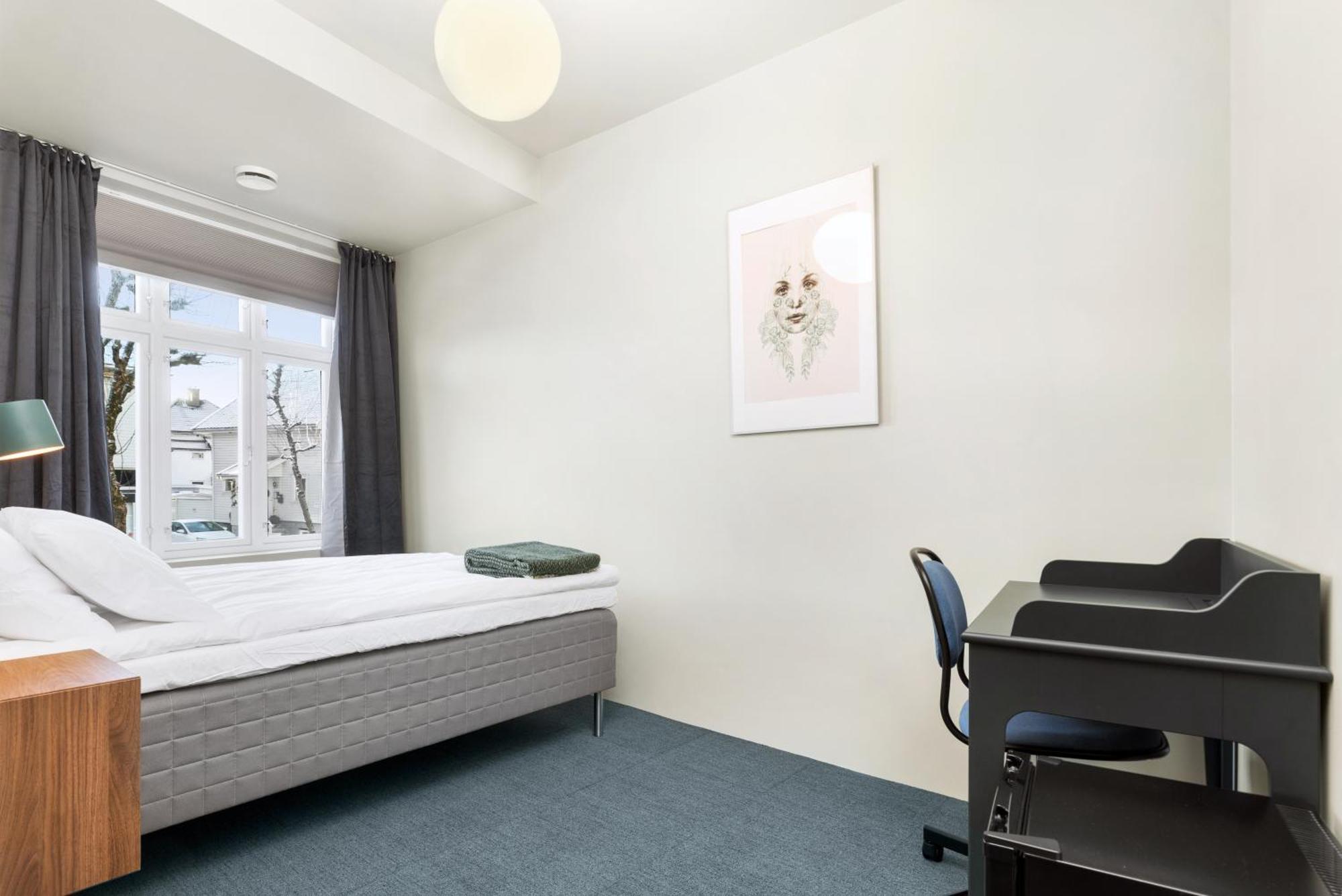 Gæstehus - Bedroom With Private Bathroom Stavanger